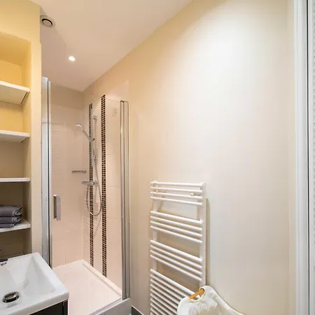 Quiet And Luxurious - Center Apartament